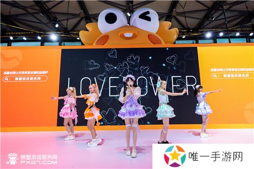 欣小萌空降CJ螃蟹游戏服务网展台热舞，开启CJ梦幻盛宴