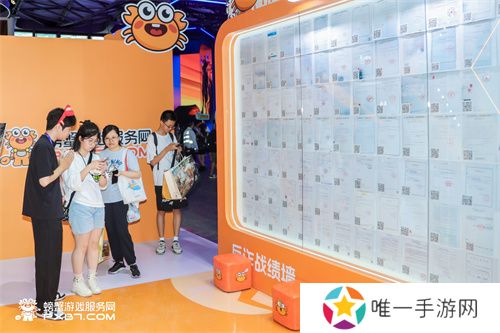 螃蟹账号反诈卷到CJ现场，一栗小莎子现身螃蟹游戏服务网展台